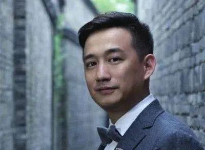 娱乐君吃瓜黄磊微博,黄磊微博吃瓜背后的故事